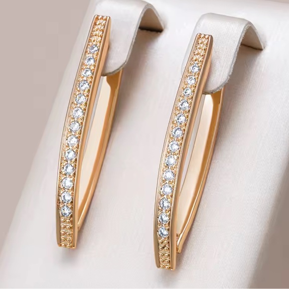 Earrings - Picture 5 of 8